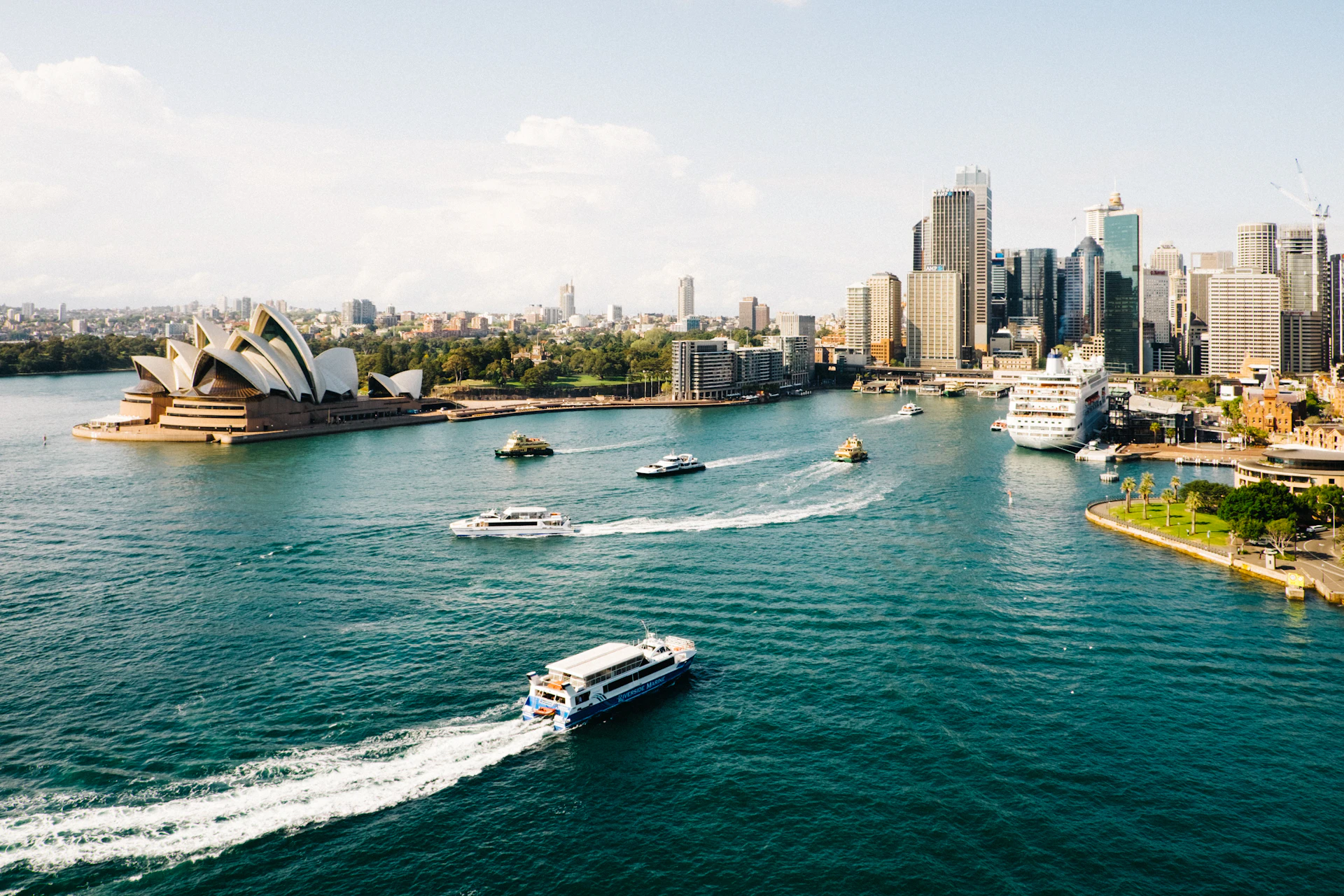 New Zealand lakeside vista, golden visa destination for American investors